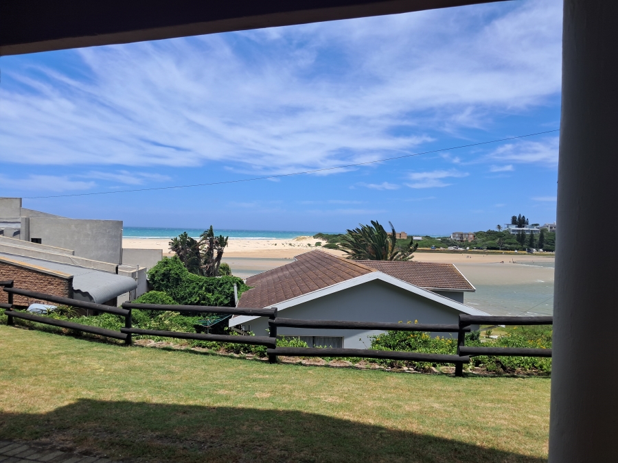 To Let 3 Bedroom Property for Rent in Aston Bay Eastern Cape
